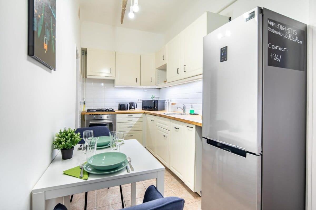 Convenient Apartment At Gastro Driven Location Budapest Exteriör bild