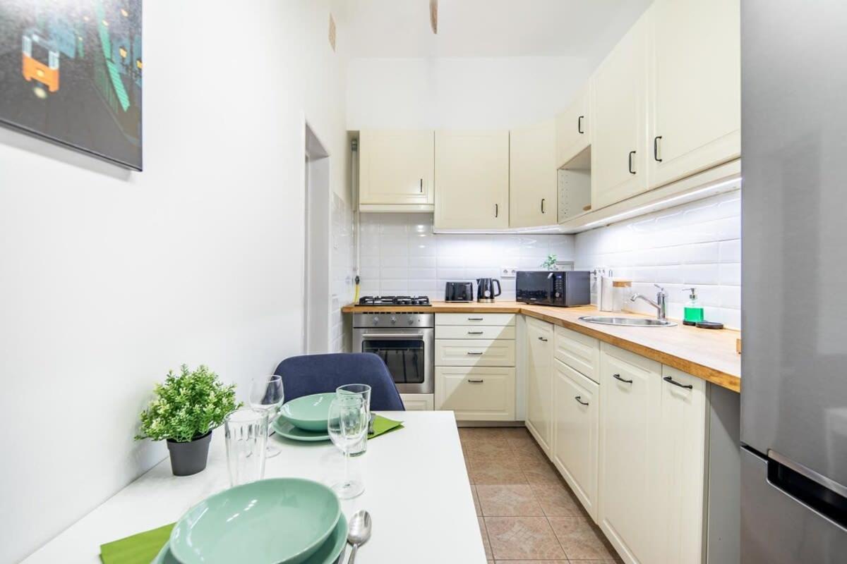 Convenient Apartment At Gastro Driven Location Budapest Exteriör bild