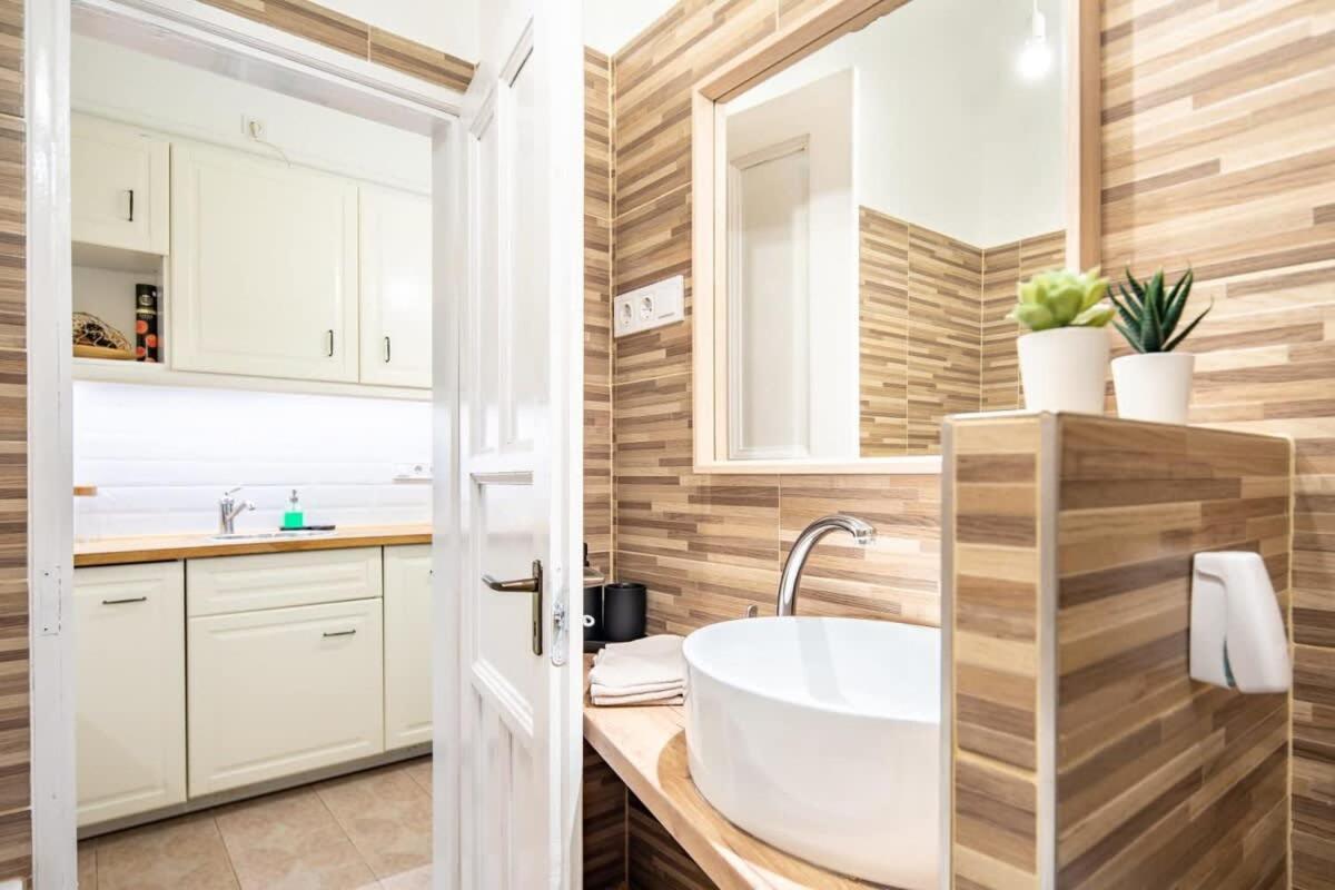 Convenient Apartment At Gastro Driven Location Budapest Exteriör bild