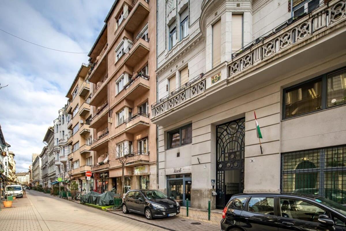 Convenient Apartment At Gastro Driven Location Budapest Exteriör bild