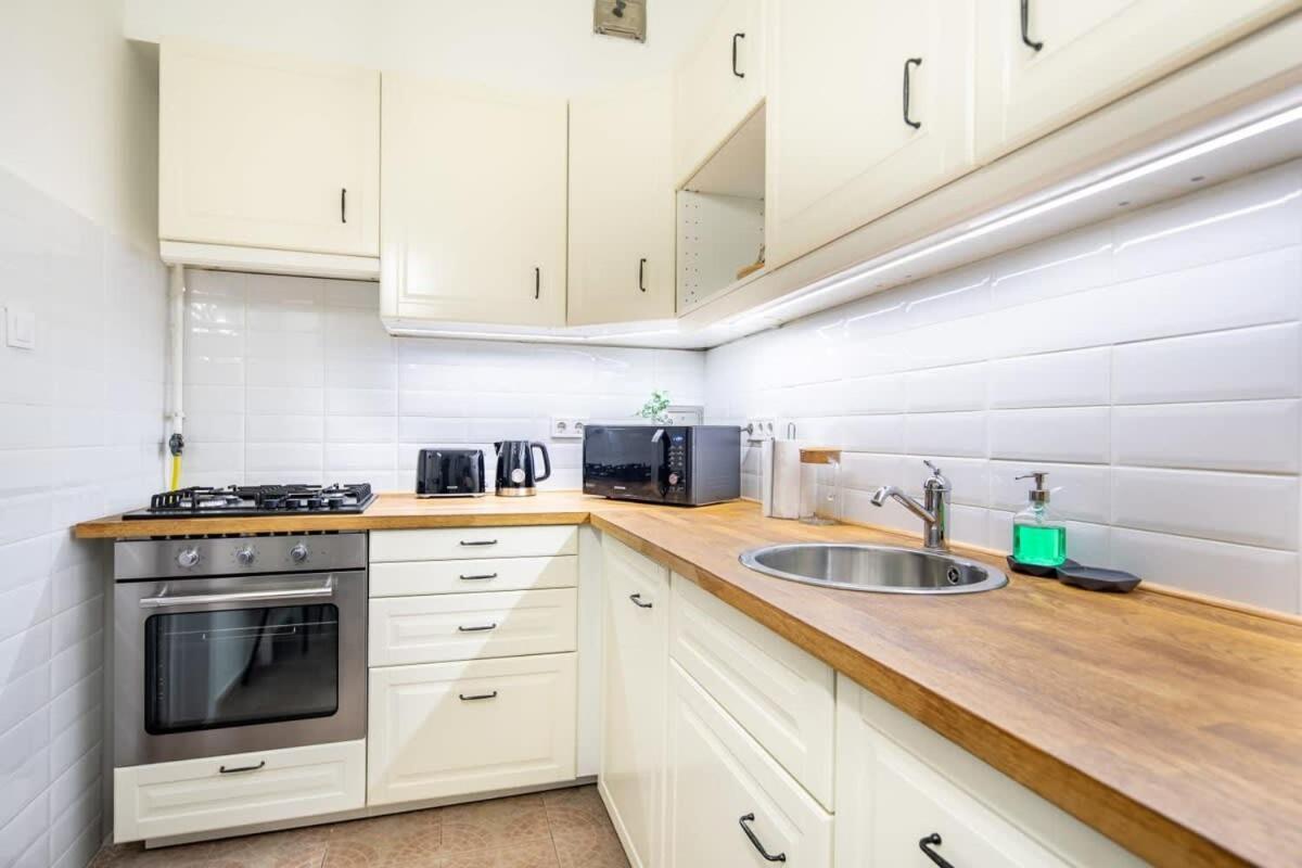 Convenient Apartment At Gastro Driven Location Budapest Exteriör bild
